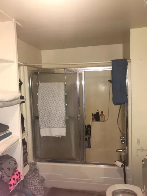 Bath - 2301 Silk Rd W, Windsor, CA 95492 photo 2 of 3