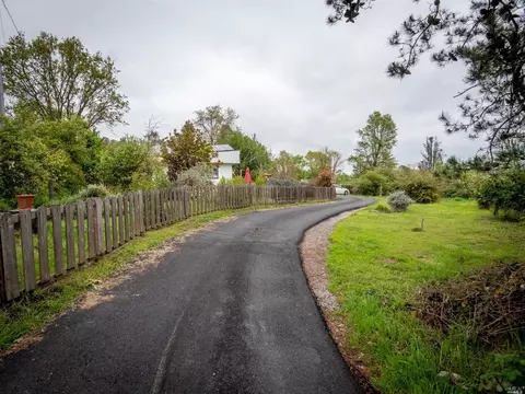 2301 Silk Rd W, Windsor, CA 95492