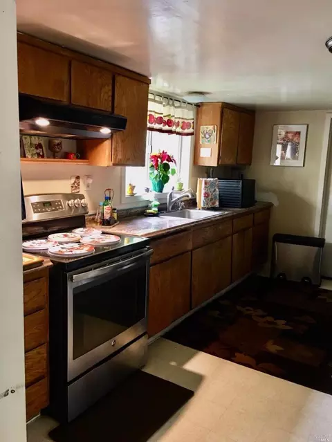 Kitchen - 2301 Silk Rd W, Windsor, CA 95492 photo 3 of 3