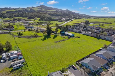 3015 Petaluma Hill Rd, Santa Rosa, CA 95404