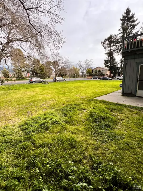 1014 Pine St, Napa, CA 94559 photo 3