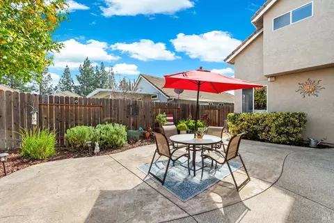 Exterior - 407 Rolling Oak Dr, Vacaville, CA 95688 photo 13 of 18