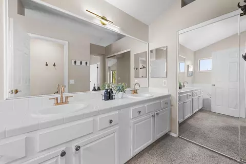 Bath - 407 Rolling Oak Dr, Vacaville, CA 95688 photo 6 of 11