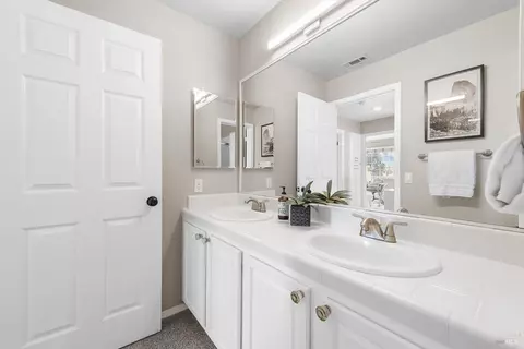 Bath - 407 Rolling Oak Dr, Vacaville, CA 95688 photo 11 of 11