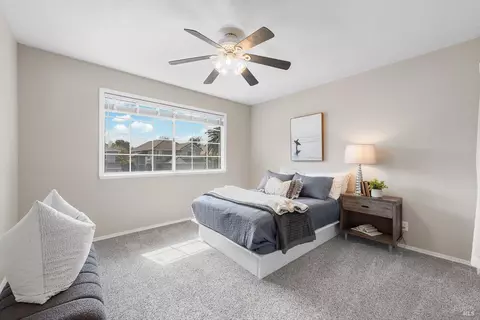Bedroom - 407 Rolling Oak Dr, Vacaville, CA 95688 photo 8 of 11