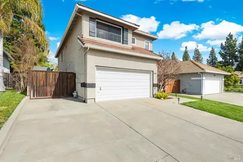 Exterior - 407 Rolling Oak Dr, Vacaville, CA 95688 photo 3 of 18