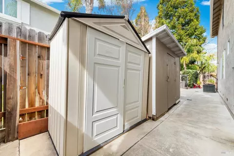 Exterior - 407 Rolling Oak Dr, Vacaville, CA 95688 photo 15 of 18