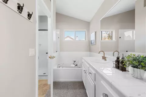 Bath - 407 Rolling Oak Dr, Vacaville, CA 95688 photo 3 of 11