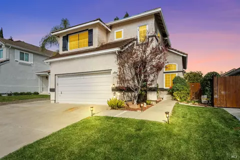 407 Rolling Oak Dr, Vacaville, CA 95688