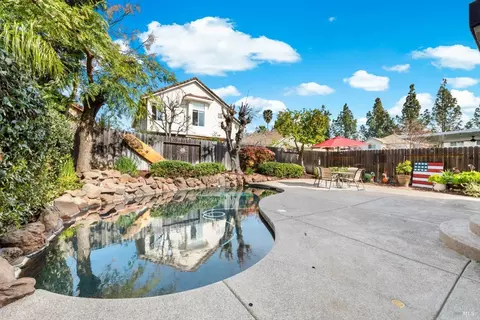 Exterior - 407 Rolling Oak Dr, Vacaville, CA 95688 photo 5 of 18