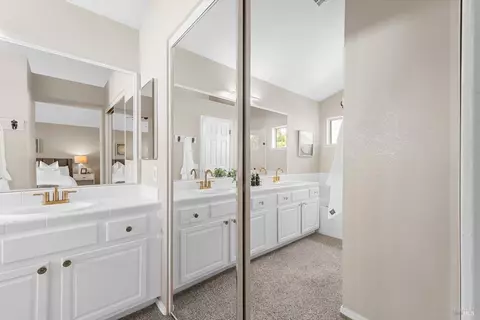 Bath - 407 Rolling Oak Dr, Vacaville, CA 95688 photo 7 of 11
