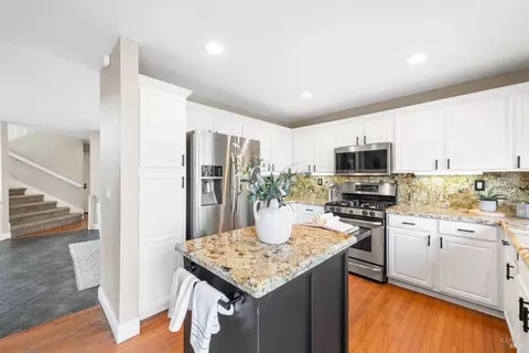 Kitchen - 407 Rolling Oak Dr, Vacaville, CA 95688 photo 7 of 9