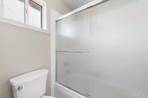 Bath - 407 Rolling Oak Dr, Vacaville, CA 95688 photo 10 of 11
