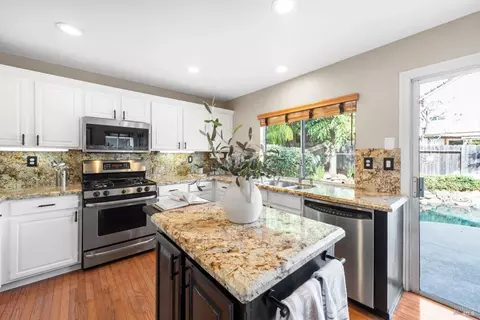 Kitchen - 407 Rolling Oak Dr, Vacaville, CA 95688 photo 1 of 9