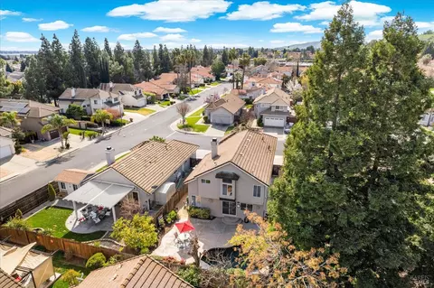 View/Area - 407 Rolling Oak Dr, Vacaville, CA 95688 photo 3 of 6