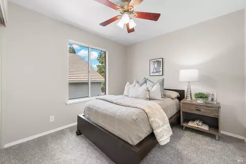 Bedroom - 407 Rolling Oak Dr, Vacaville, CA 95688 photo 5 of 11