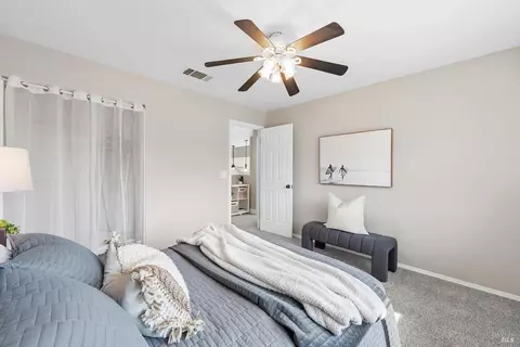 Bedroom - 407 Rolling Oak Dr, Vacaville, CA 95688 photo 11 of 11