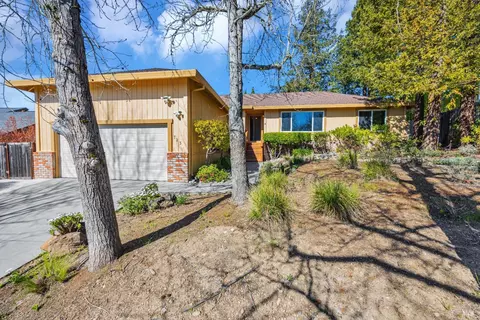 723 Hillmont St, Santa Rosa, CA 95409