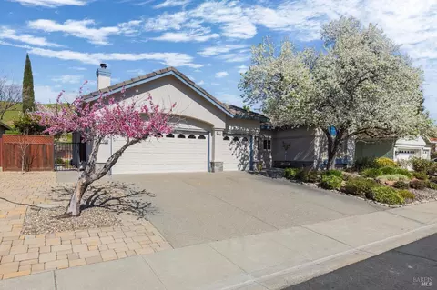 643 Hillcrest Cir, Vacaville, CA 95688