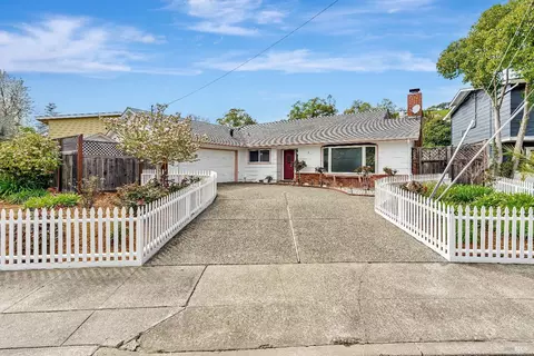 1 Sunnyhill Rd, Novato, CA 94945