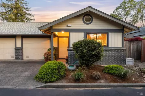 226 Usher Dr, Windsor, CA 95492