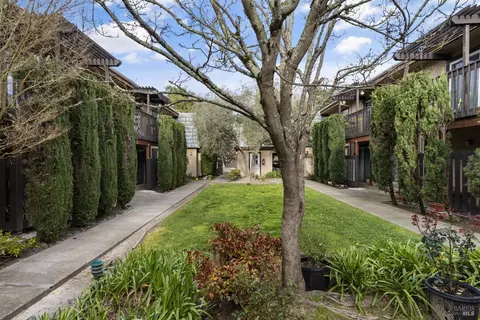 421 West St, Sebastopol, CA 95472
