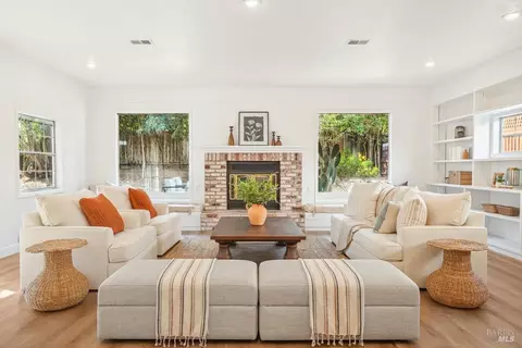 7 Gothic Dr, Novato, CA 94947