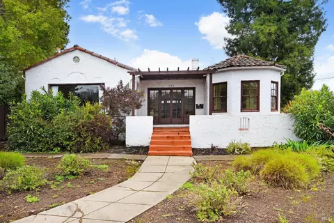 596 3rd St E, Sonoma, CA 95476