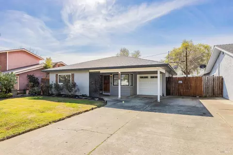 389 Elder St, Vacaville, CA 95688 photo 2