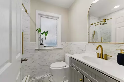 Bath - 132 Mountain View Ave, Vallejo, CA 94590 photo 1 of 4