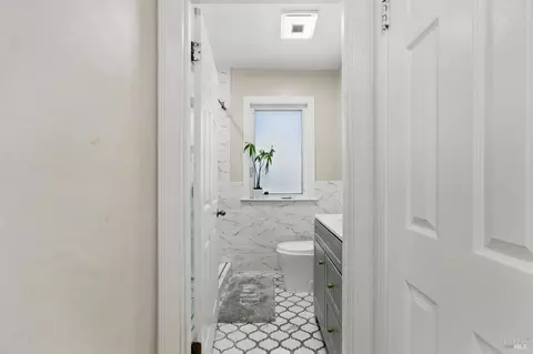Entry Way - 132 Mountain View Ave, Vallejo, CA 94590 photo 3 of 7