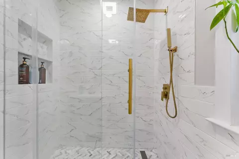 Bath - 132 Mountain View Ave, Vallejo, CA 94590 photo 2 of 4