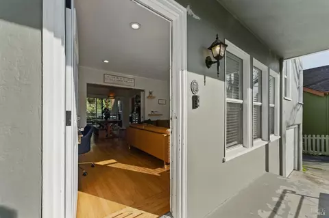 Entry Way - 132 Mountain View Ave, Vallejo, CA 94590 photo 1 of 7