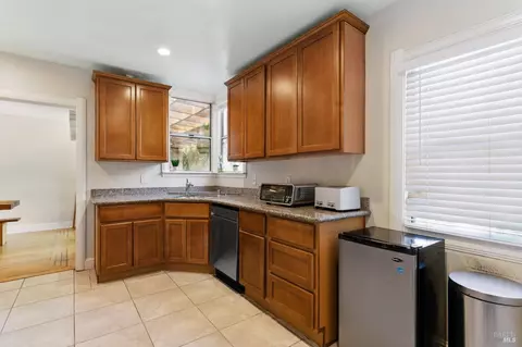 Kitchen - 132 Mountain View Ave, Vallejo, CA 94590 photo 3 of 5