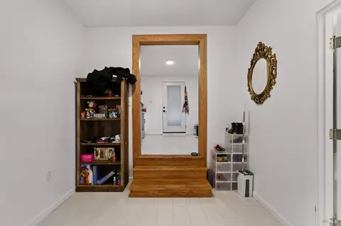 Entry Way - 132 Mountain View Ave, Vallejo, CA 94590 photo 7 of 7