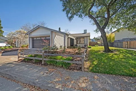 854 Falcon Way, Healdsburg, CA 95448