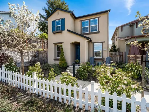 122 Monte Vista Ave, Healdsburg, CA 95448
