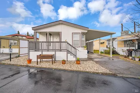 8133 C St, Windsor, CA 95492