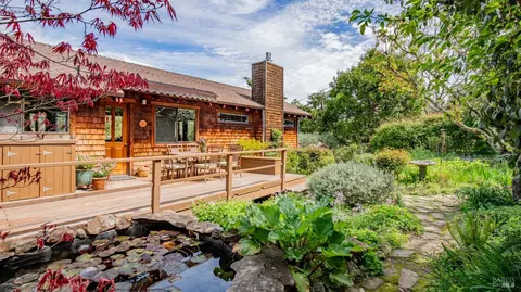 11 Holly Ln, Woodacre, CA 94973