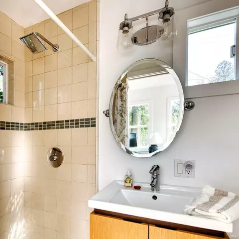 Bath - 29 Shell Rd, Mill Valley, CA 94941 photo 1 of 1