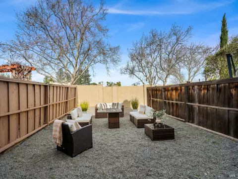 3095 Peppermill Cir, Pittsburg, CA 94565 photo 2