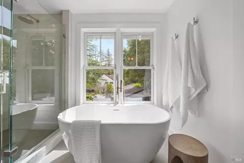 Bath - 186 Prospect Ave, Ross, CA 94957 photo 5 of 8