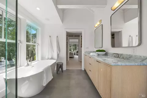 Bath - 186 Prospect Ave, Ross, CA 94957 photo 4 of 8