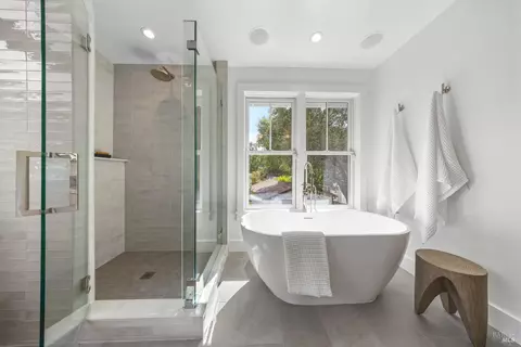 Bath - 186 Prospect Ave, Ross, CA 94957 photo 6 of 8