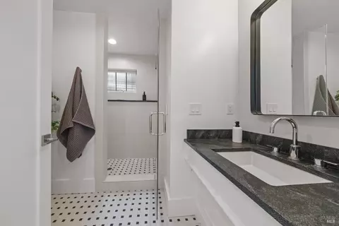 Bath - 186 Prospect Ave, Ross, CA 94957 photo 7 of 8