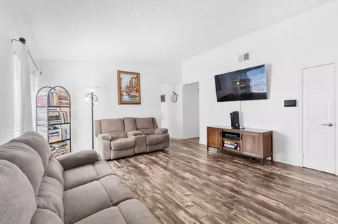 105 Bw Williams Dr, Vallejo, CA 94589 photo 5