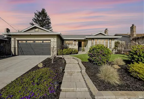 801 Crinella Dr, Petaluma, CA 94954