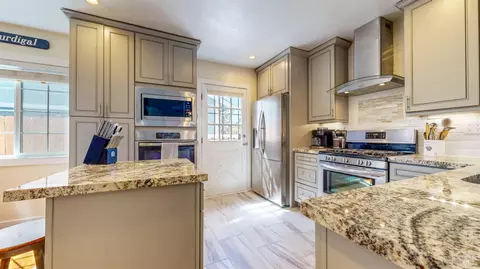 Kitchen - 418 W Cotati Ave, Cotati, CA 94931 photo 5 of 8
