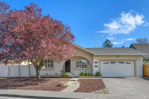 1712 Peggy Ct, Petaluma, CA 94954