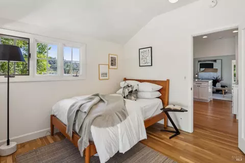 Bedroom - 281 A Crescent Rd, San Anselmo, CA 94960 photo 13 of 15